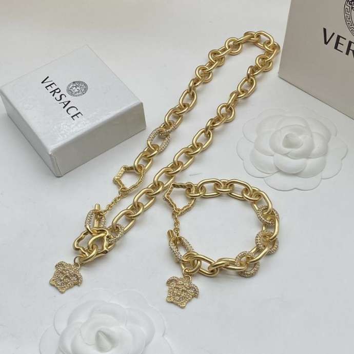 Picture of Versace Sets _SKUVersacesuits12cly1717230